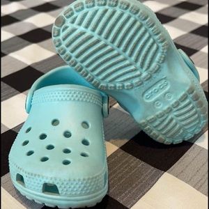 Size 6 toddler crocs